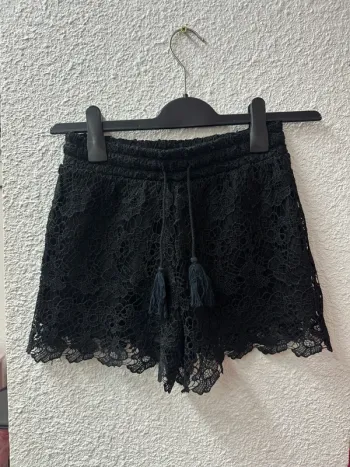 Short en dentelle doublé