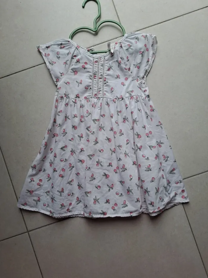 Jolie robe blanche MC 23 mois