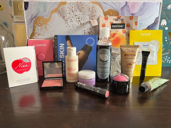 Maxi lot soin, maquillage et parfum neuf