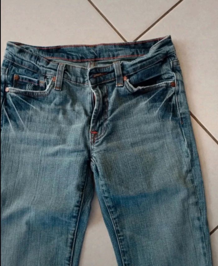 Jean évasé bleu très bon état taille 38 - photo numéro 2