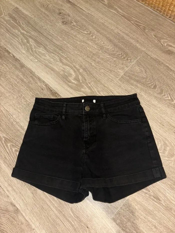 Short noir H&M taille 34