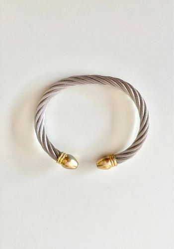 Bracelet torsadé et rigide, argenté et doré