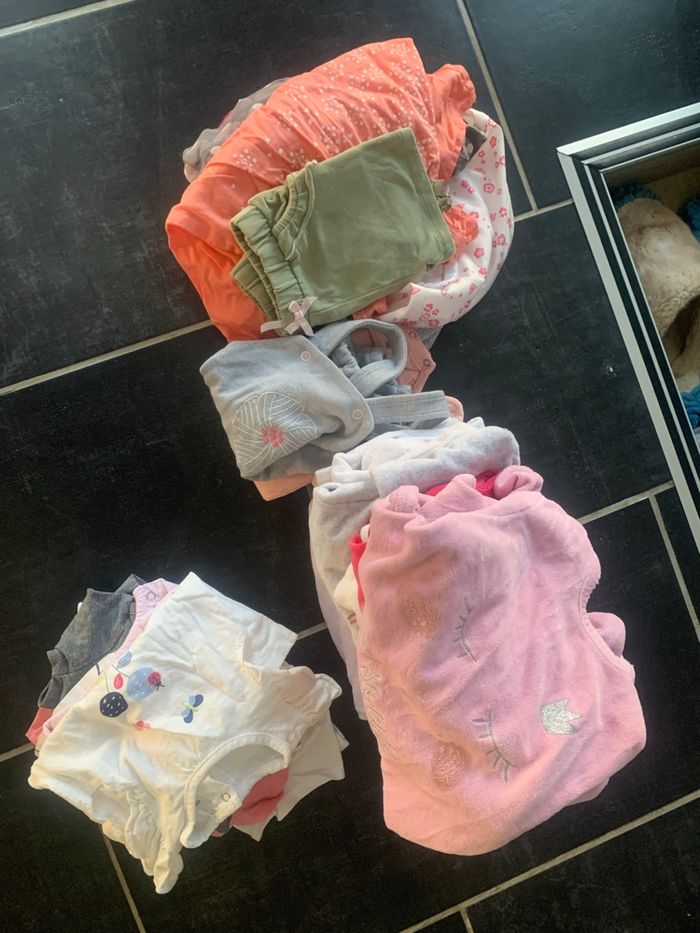 Lot vêtement 6 mois - photo numéro 2