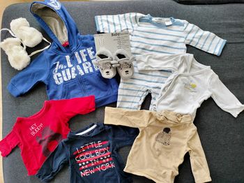 Lot vêtements bébé