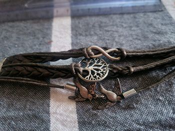 Bracelet.  Arbre de vie.  Hirondelles. Infinie. Neuf. Réglable jusqu'à 20 cm. Neuf