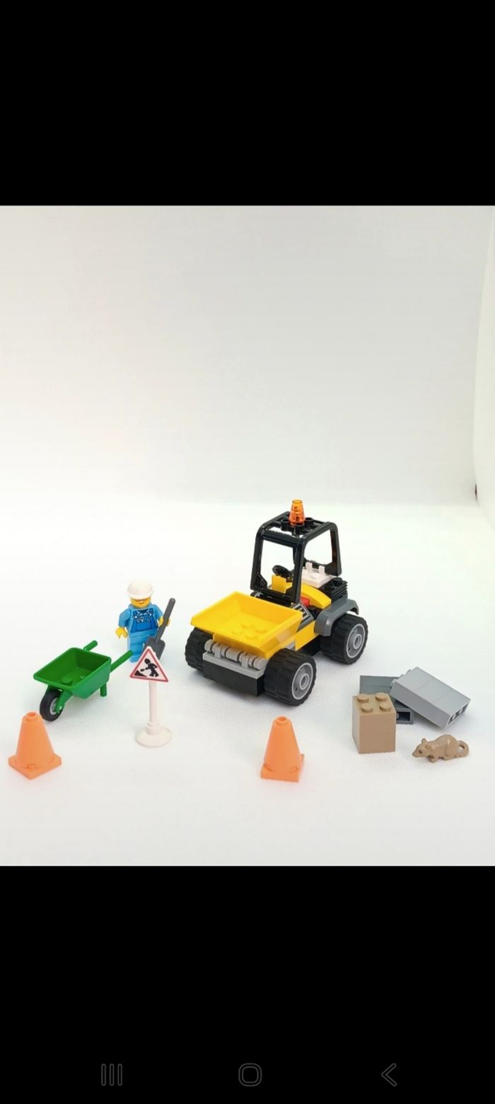 Figurine LEGO City - Le camion de chantier 60284
Complet