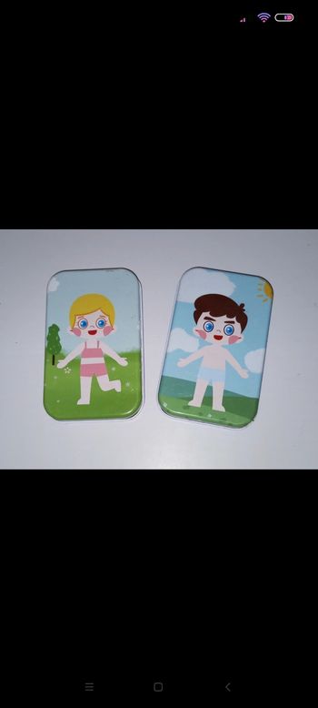 Lot  2  boîtes personnages  à habiller