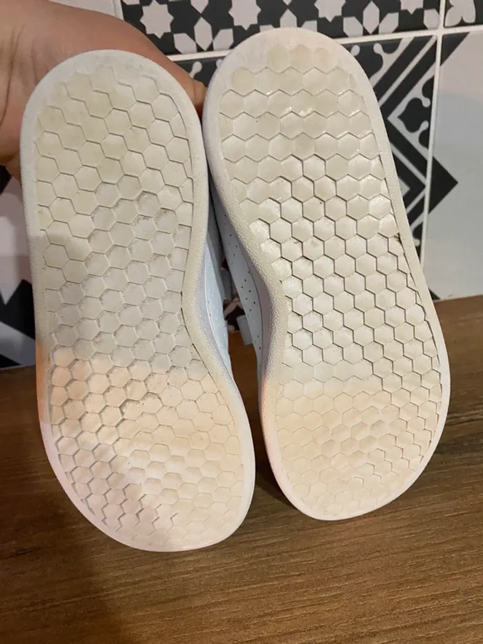 Baskets adidas taille 30. - photo numéro 3
