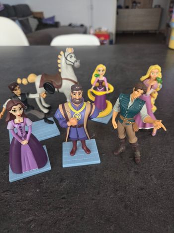Figurines