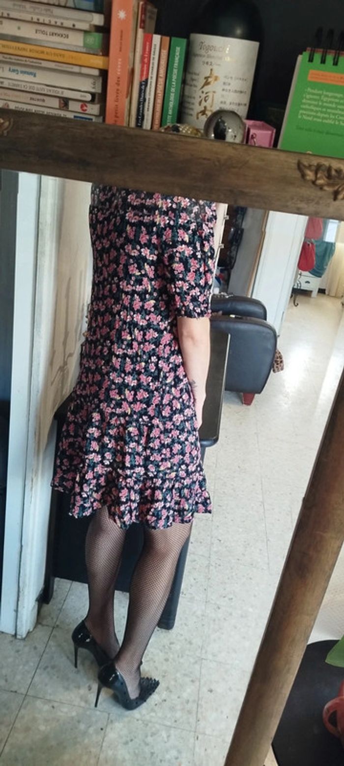 Robe noire fleuries - photo numéro 2