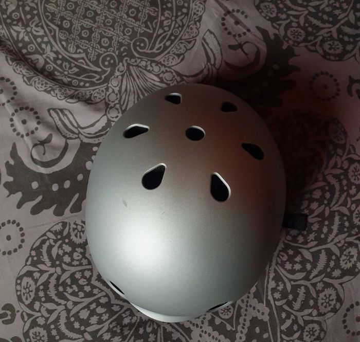 Roller + casque + set de protections (mains, coudes, genoux) - photo numéro 7