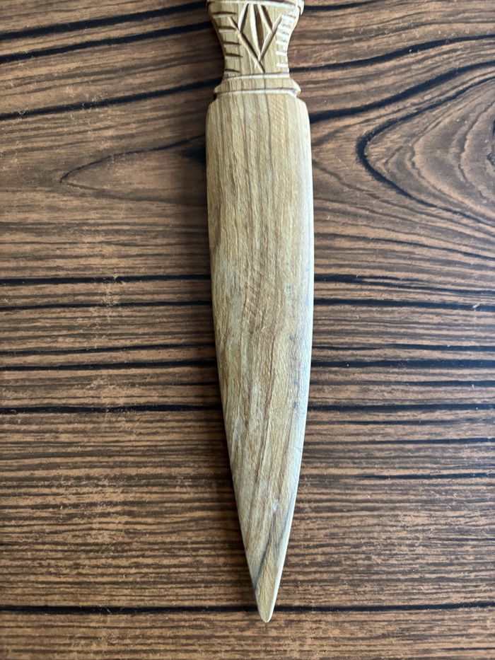 Coupe papier / ouvre lettre / tourne page  en bois sculpté - photo numéro 6