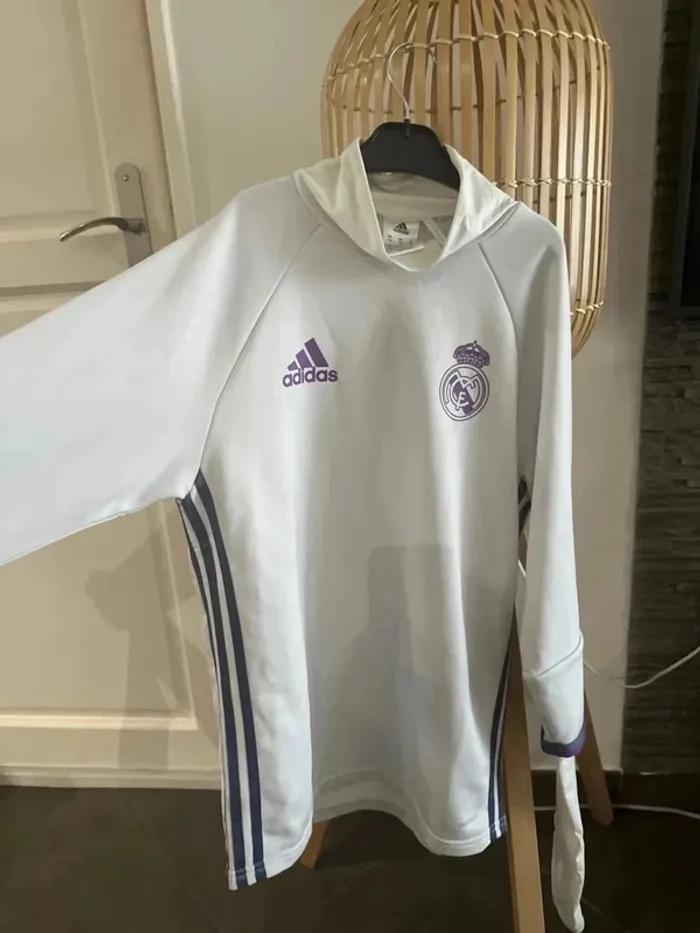 Maillot de foot real Madrid taille XS - photo numéro 2