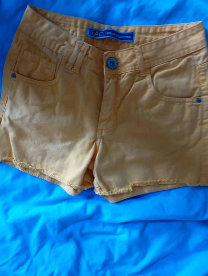 Short jaune
