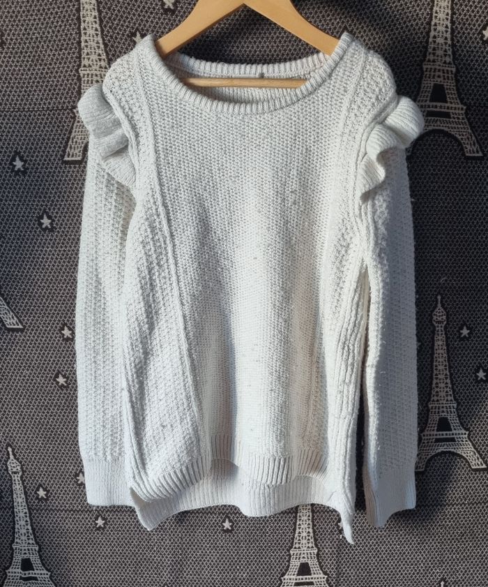 Pull en tricot avec volants  aux épaules 10ans