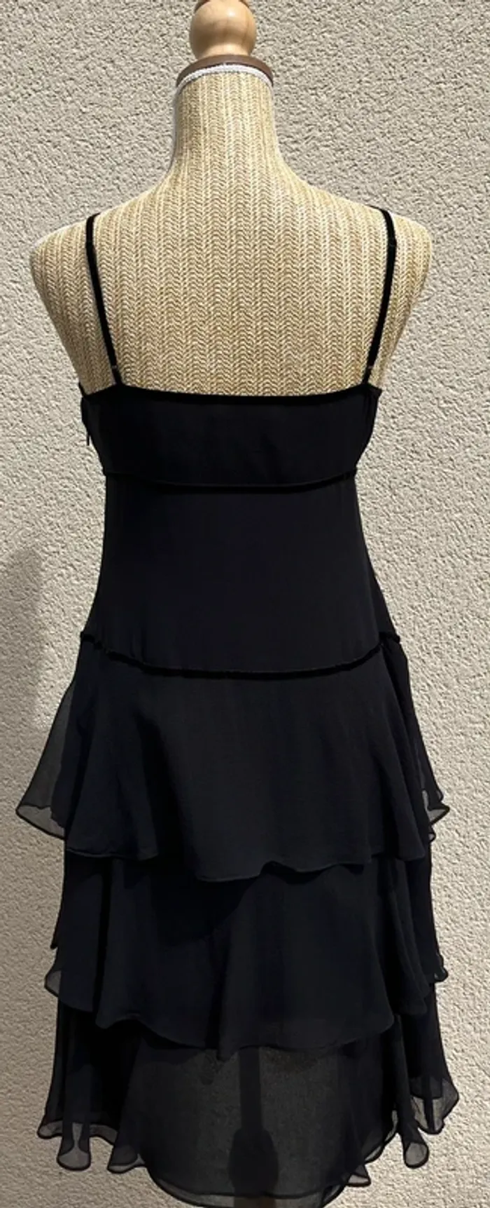 Jolie robe noire avec volants Alain Manoukian, femme, taille : W 38 - photo numéro 2