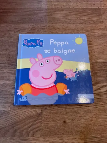 Livre cartonné Peppa Pig Peppa se baigne
