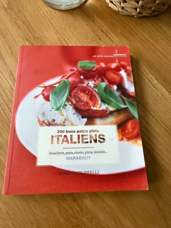 Livre de recettes 200 plats italiens Marabout