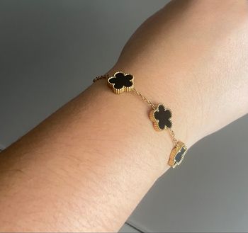 Bracelet en forme de trèfle noir