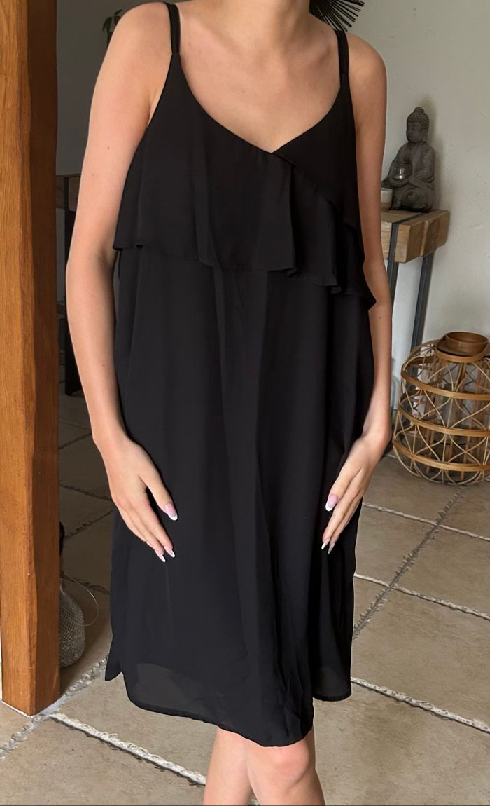 Robe noire à bretelles - photo numéro 2
