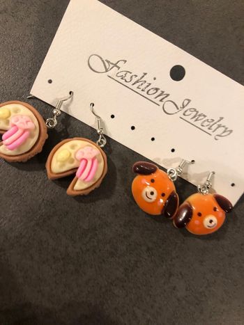 2 paires de boucles d oreilles neuves