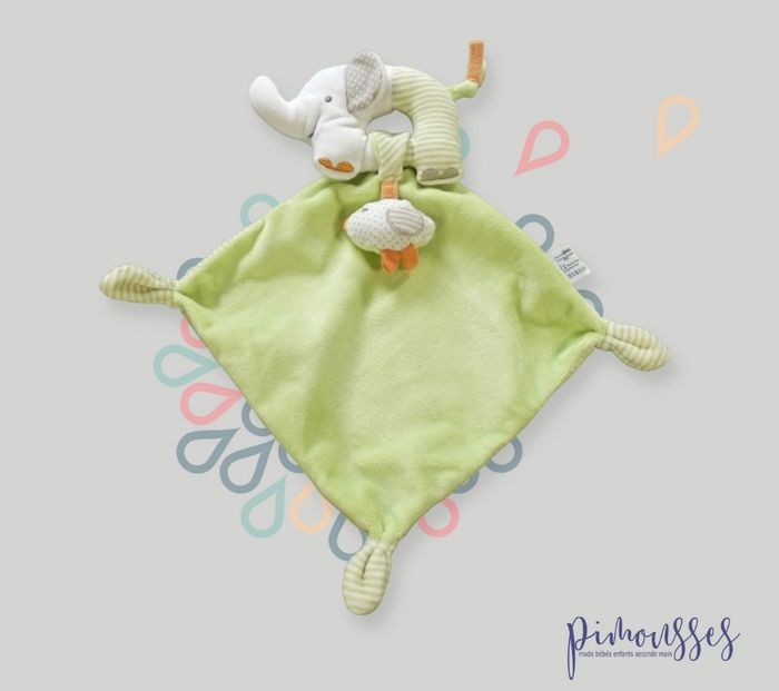 Doudou éléphant Dumbo carré plat velours vert blanc rayures Gémo 22 cm