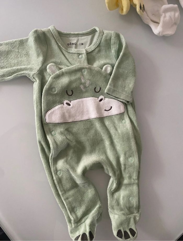 Lot 4 pyjamas velours + 2 bodys - photo numéro 2