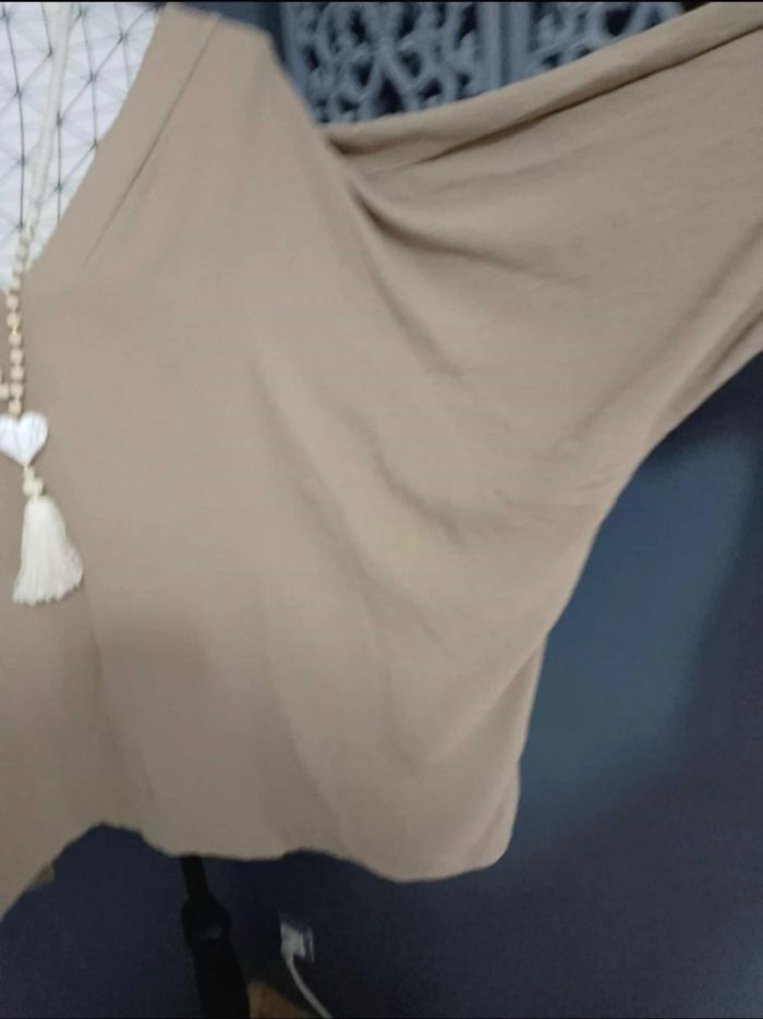 Chemise Grande Taille 58 – Beige Uni Élégant, Col V & Manches Chauve-Souris - photo numéro 2