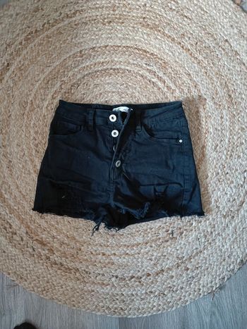 Short jean noir effet déchiré
