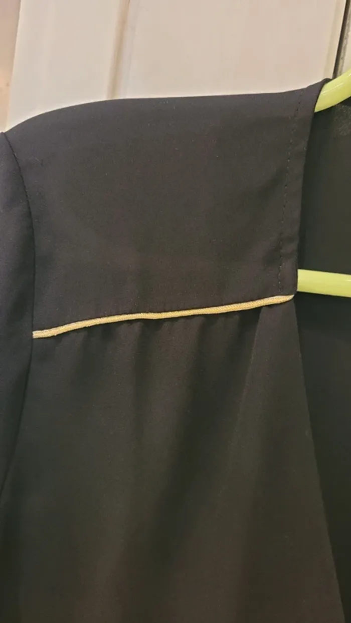 Blouse cache cœur noire ligne épaule dorée - photo numéro 4