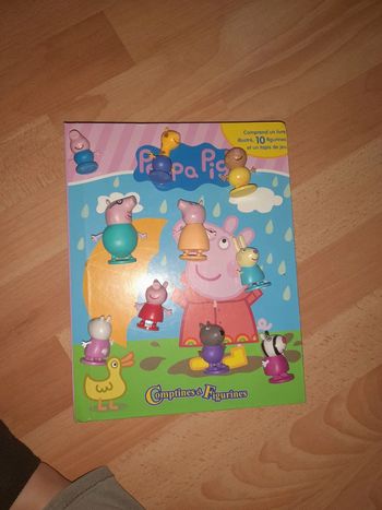 Livre peppa pig avec figurines