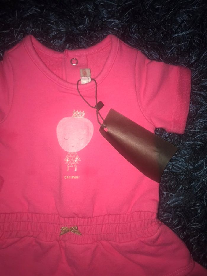 Petite robe catimini neuve avec étiquette un mois - photo numéro 2