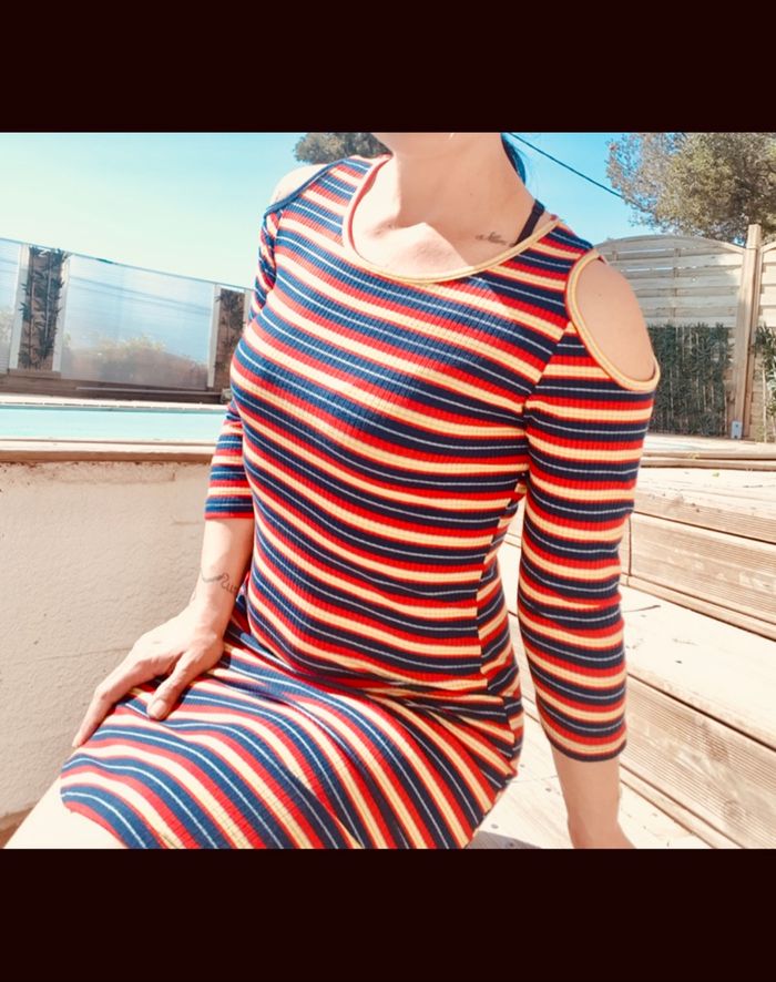 Robe estivale côtelée rayures et épaules dénudées En taille M/L correspond à un 38 - photo numéro 2