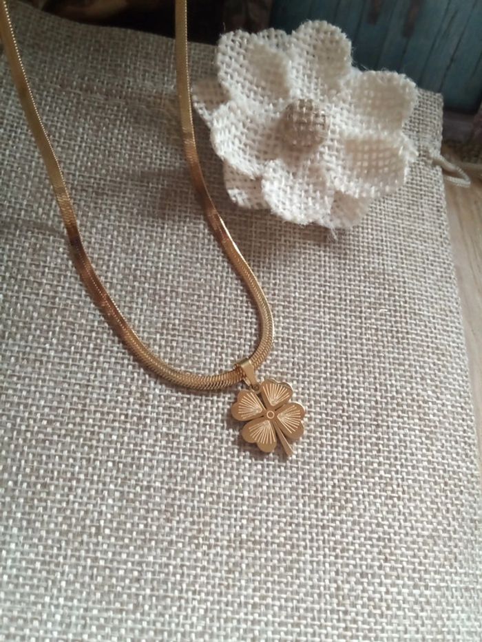 Collier trèfle à 4 feuilles tout en acier inoxydable