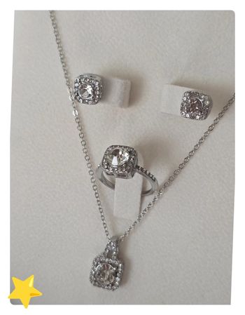 Parrure collier + pendentif + boucle d'oreilles + bague carrés strass blanc