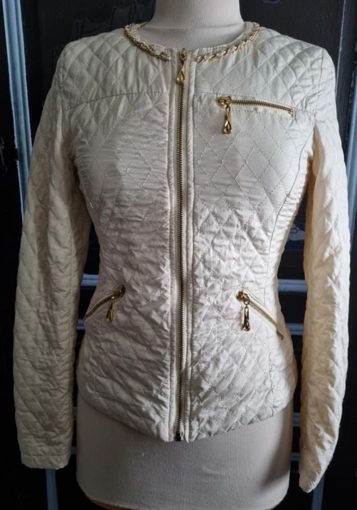 Veste légère avec chaîne dorée taille S