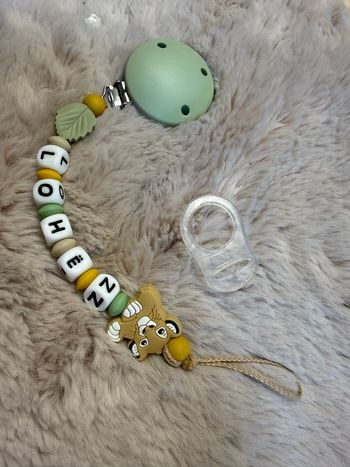 Attache tétine roi lion 
