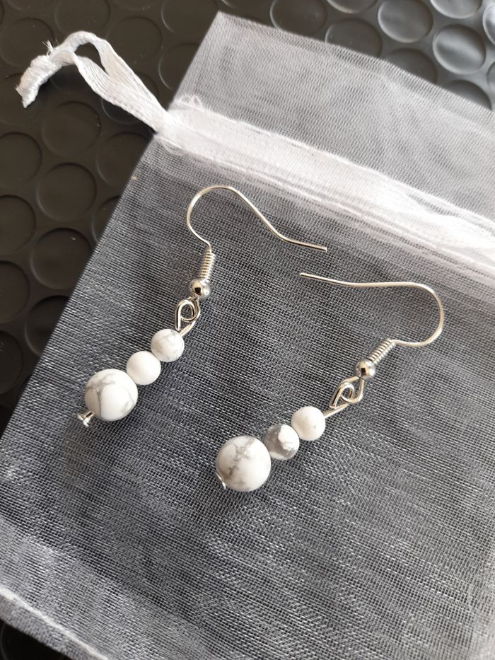 Boucles d'oreilles pierres naturelles Turquoise blanche