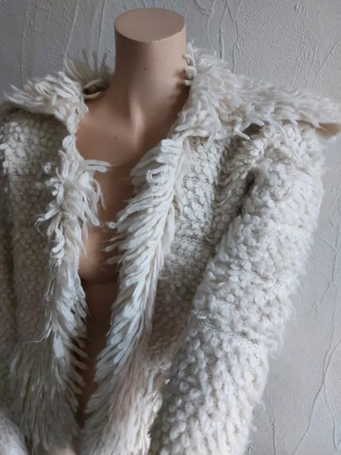 Veste cape en style peluche blanche - photo numéro 2