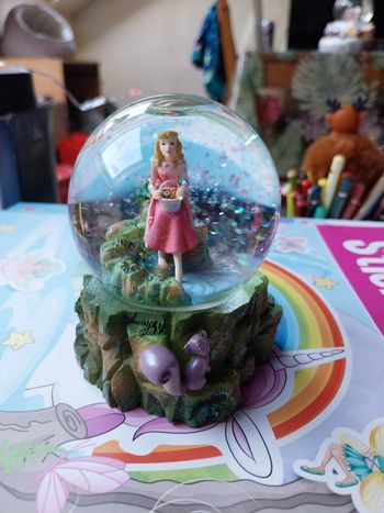 Snowglobe disney disneyland Paris la belle au bois dormant,  Aurore