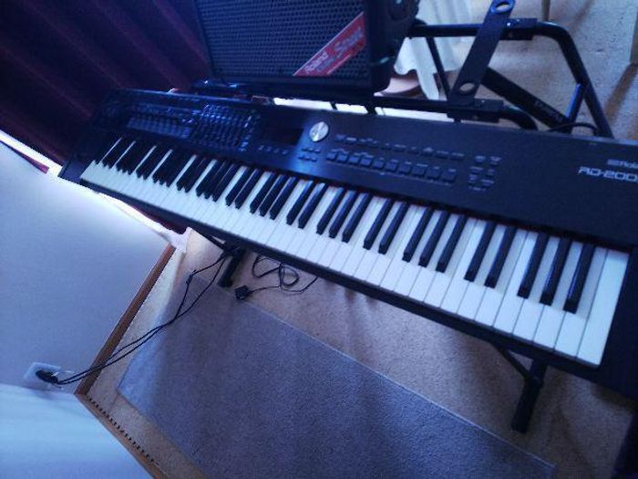 Roland RD-2000 Piano de scène numérique avec 88 touches lourdes et pédale Japon - photo numéro 9