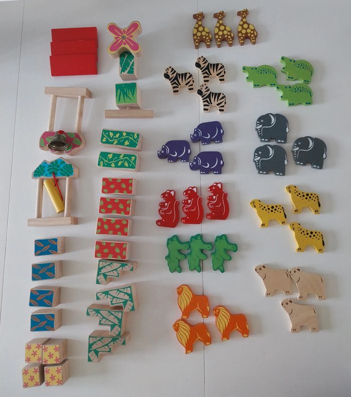 Lot animaux en bois et accessoires