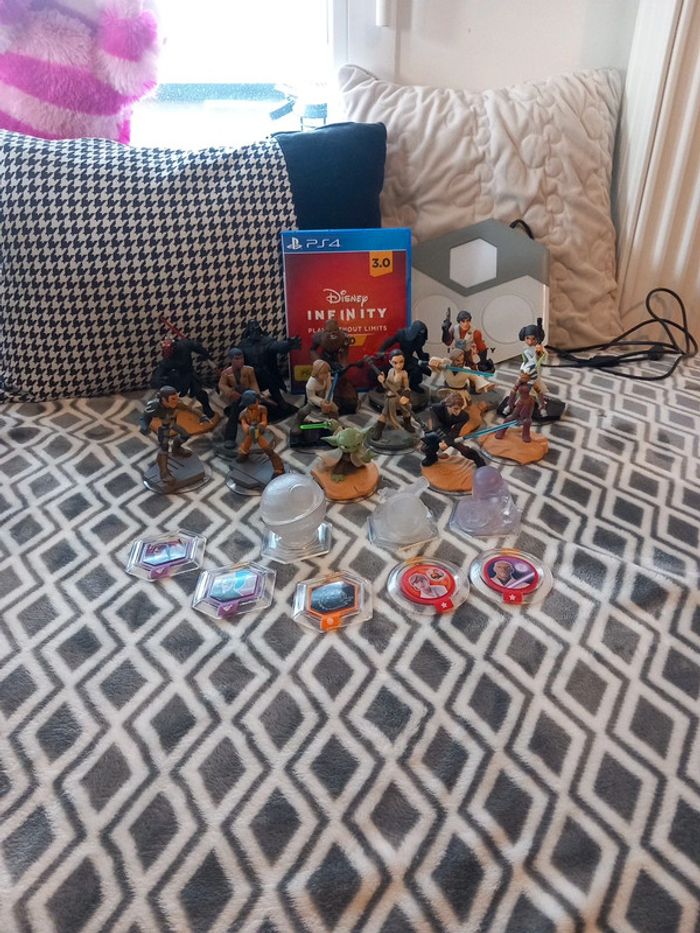 Lot de figurine infinity star wars plus le socle et le jeu sur ps4