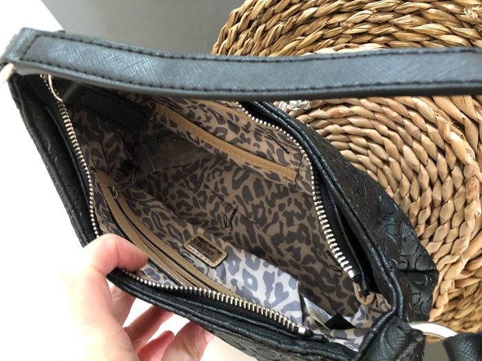 Sac épaule GUESS, noir, en parfait état, jamais porté - photo numéro 2