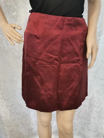 Jupe. Bordeaux satiné Taille 38. Etam