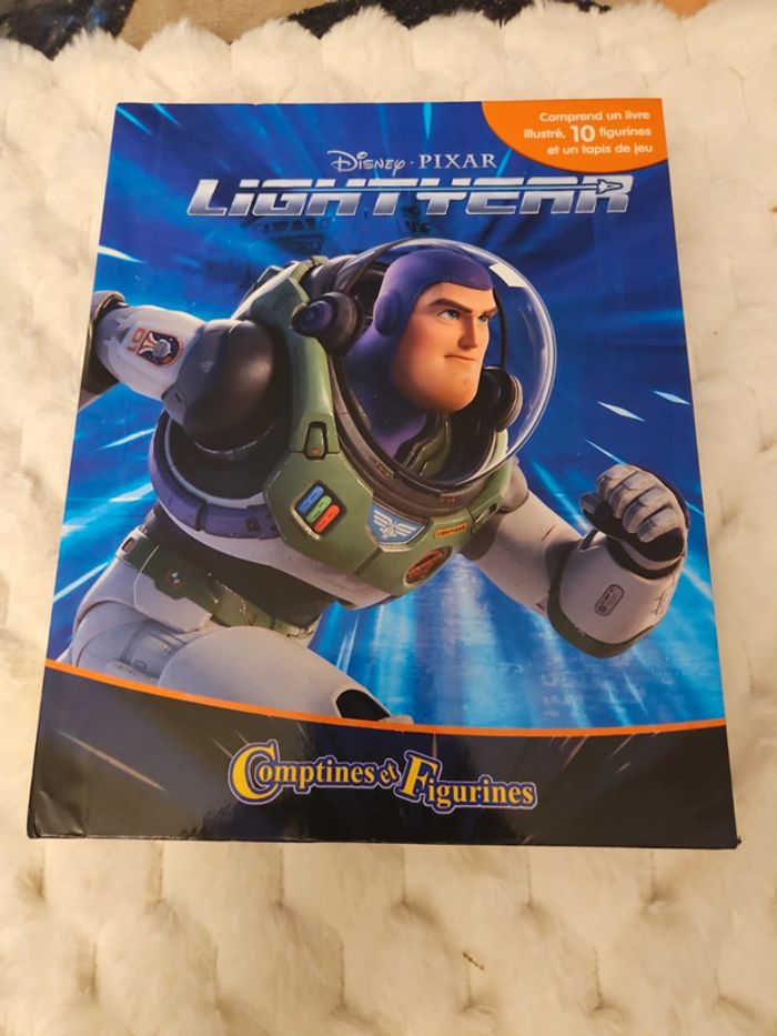 Livres avec figurines