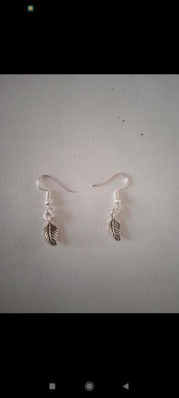 Boucle d'oreille petite plume