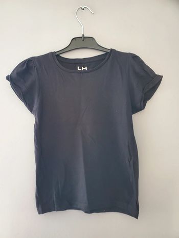 T-shirt taille 8 ans très bon état LH