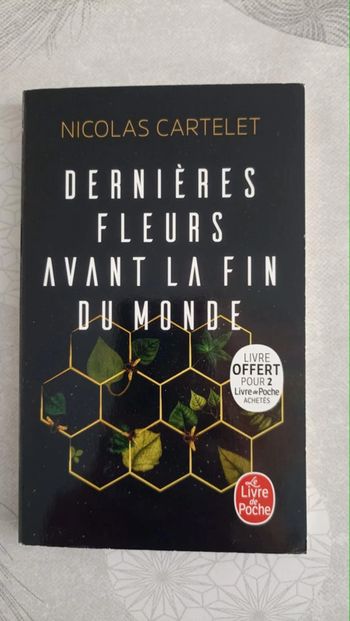livre de poche Dernières fleurs avant la fin du monde Nicolas Cartelet