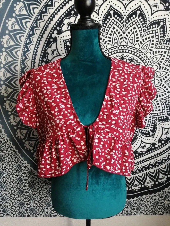 Top peplum rouge à motifs fleurs blanches avec lien à nouer / shein / (L) - photo numéro 2